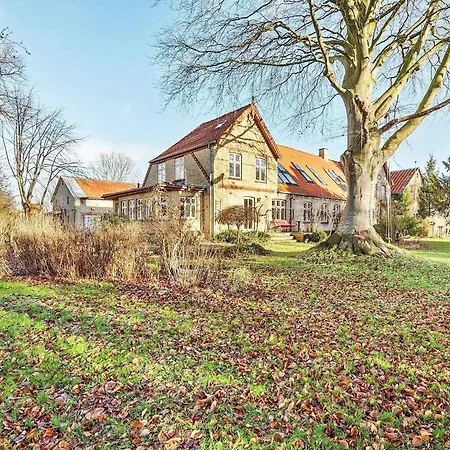 10 Person In S Nderborg *